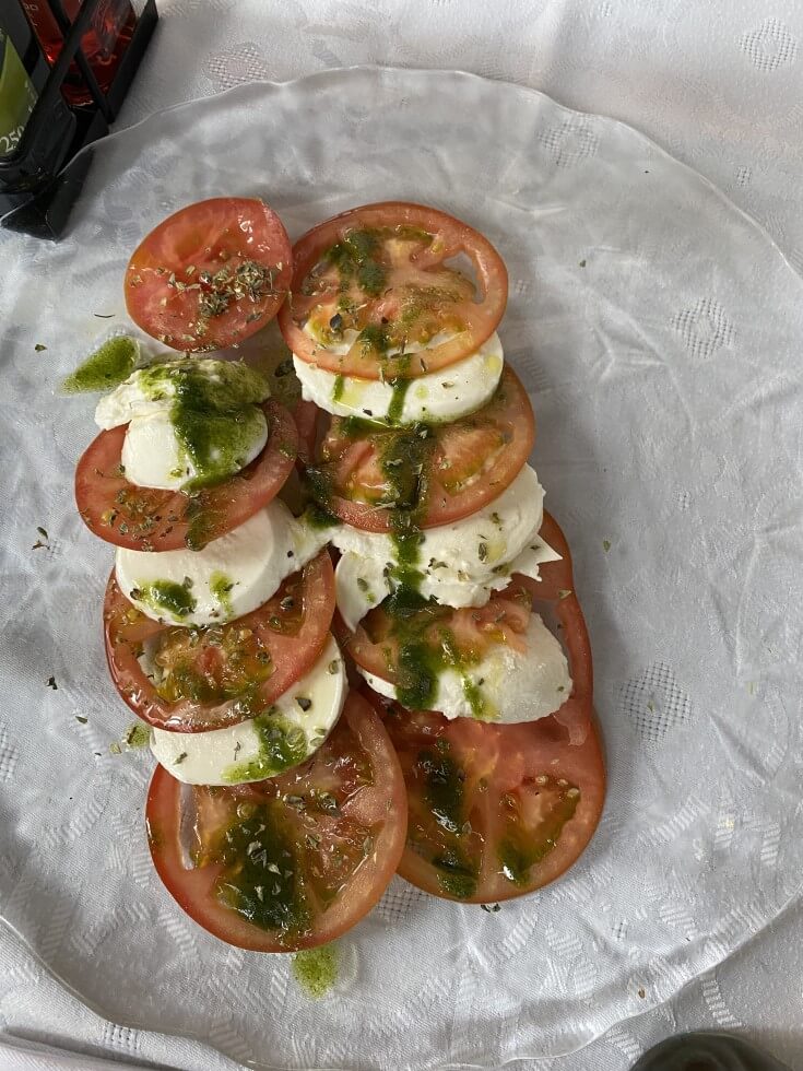 tomate-albahaca-mozzarella