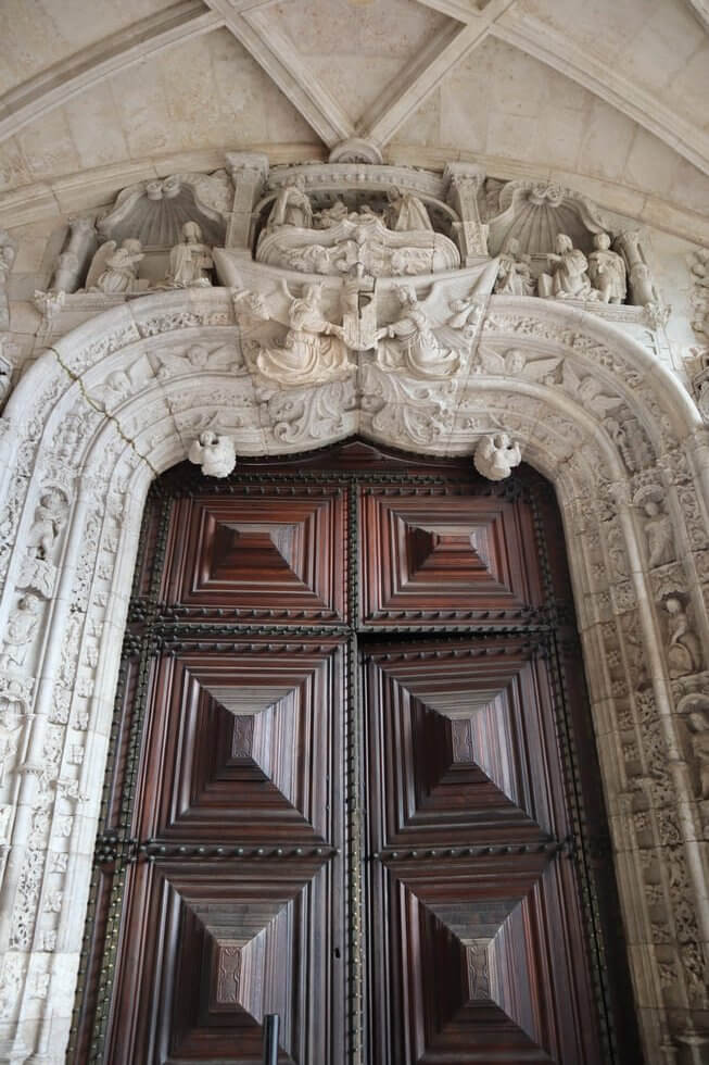 puerta-basilica-monasterio-barrio-belem